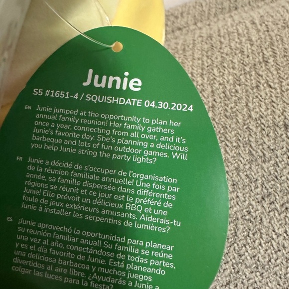 NWT 5" JUNIE BANANA SQUISHMALLOW CHRISTMAS - Picture 5 of 6